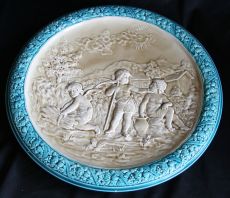 Nástěnný talíř - alegorický basreliéf